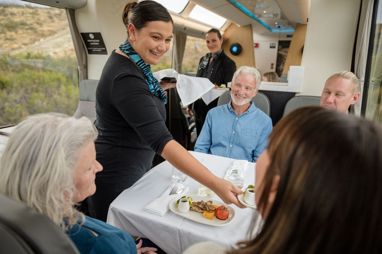 557165 scenic plus carriage breakfast service web 1280 v2