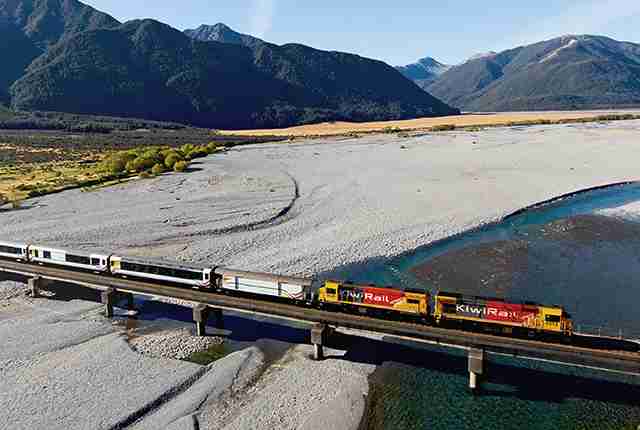 TranzAlpine Waimakariri Bridge 640x800