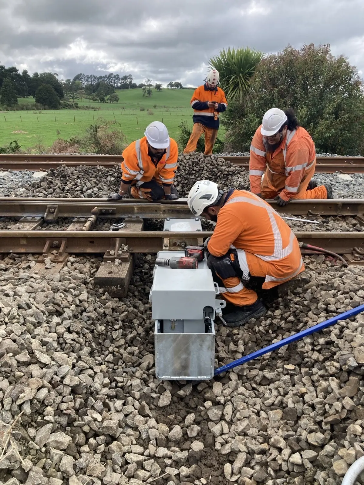 Line maintenance with workers